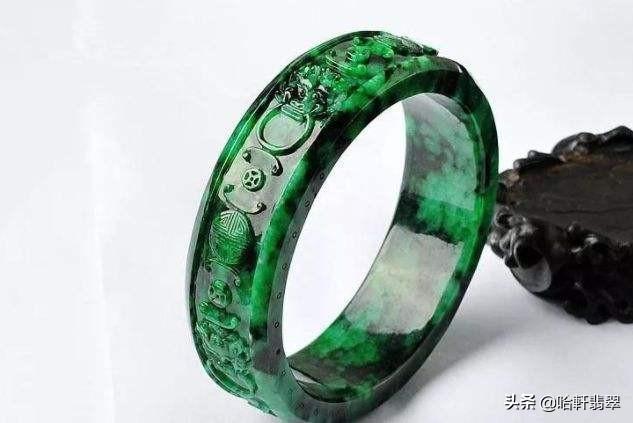 3千到4千的翡翠手镯是怎样的冰糯种飘花翡翠手镯价格-第5张图片-翡翠网 3千到4千的翡翠手镯是怎样的冰糯种飘花翡翠手镯价格-第5张图片-翡翠网