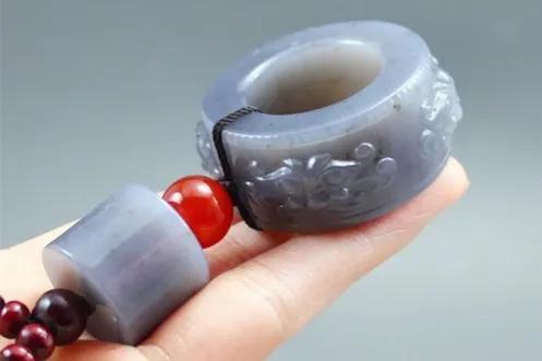 西宁玻璃种翡翠原石怎么辨别,翡翠玻璃种和冰种-第3张图片-翡翠网 西宁玻璃种翡翠原石怎么辨别,翡翠玻璃种和冰种-第3张图片-翡翠网