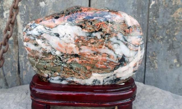 西宁玻璃种翡翠原石怎么辨别,翡翠玻璃种和冰种-第8张图片-翡翠网 西宁玻璃种翡翠原石怎么辨别,翡翠玻璃种和冰种-第8张图片-翡翠网