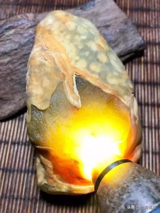 关于大马坎翡翠手镯原石的信息-第6张图片-翡翠网 关于大马坎翡翠手镯原石的信息-第6张图片-翡翠网