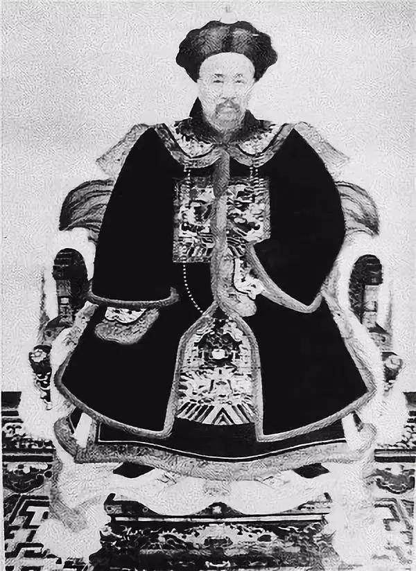 翡翠鼻烟壶价格,清代狮钮方章快速成-第3张图片-翡翠网 翡翠鼻烟壶价格,清代狮钮方章快速成-第3张图片-翡翠网