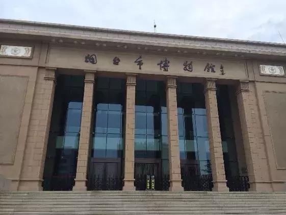 翡翠鼻烟壶价格,清代狮钮方章快速成-第5张图片-翡翠网 翡翠鼻烟壶价格,清代狮钮方章快速成-第5张图片-翡翠网