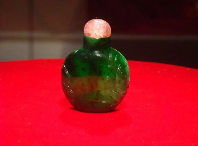 翡翠鼻烟壶价格,清代狮钮方章快速成-第6张图片-翡翠网 翡翠鼻烟壶价格,清代狮钮方章快速成-第6张图片-翡翠网