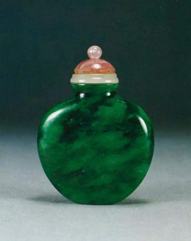 翡翠鼻烟壶价格,清代狮钮方章快速成-第21张图片-翡翠网 翡翠鼻烟壶价格,清代狮钮方章快速成-第21张图片-翡翠网