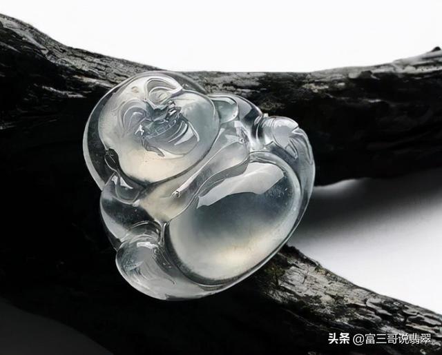 手镯的佩戴方法玩转翡翠知识清单-第10张图片-翡翠网 手镯的佩戴方法玩转翡翠知识清单-第10张图片-翡翠网