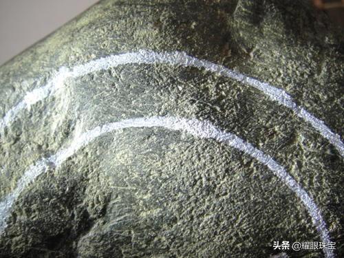 翡翠原石种类有多少种鉴别翡翠原石的书-第5张图片-翡翠网 翡翠原石种类有多少种鉴别翡翠原石的书-第5张图片-翡翠网