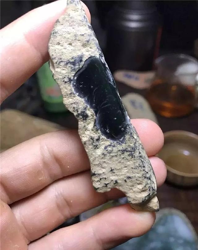 翡翠原石拍卖老蓝水翡翠原石敲新断口图-第4张图片-翡翠网 翡翠原石拍卖老蓝水翡翠原石敲新断口图-第4张图片-翡翠网