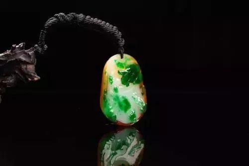 黑冰翡翠价格的简单介绍-第1张图片-翡翠网 黑冰翡翠价格的简单介绍-第1张图片-翡翠网