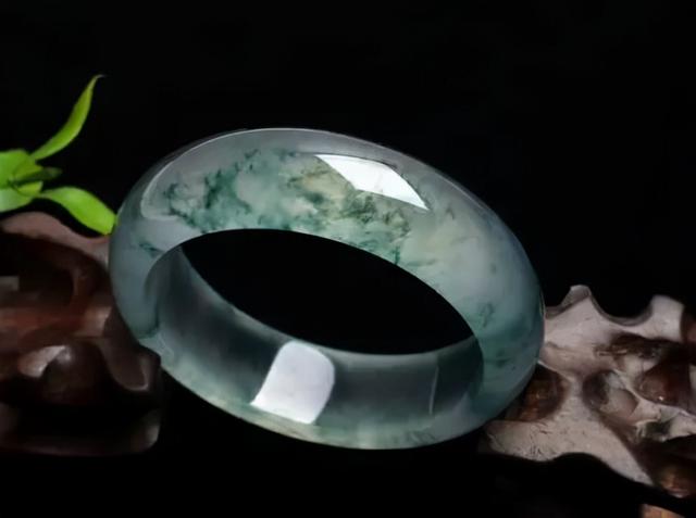 黑冰翡翠价格的简单介绍-第4张图片-翡翠网 黑冰翡翠价格的简单介绍-第4张图片-翡翠网