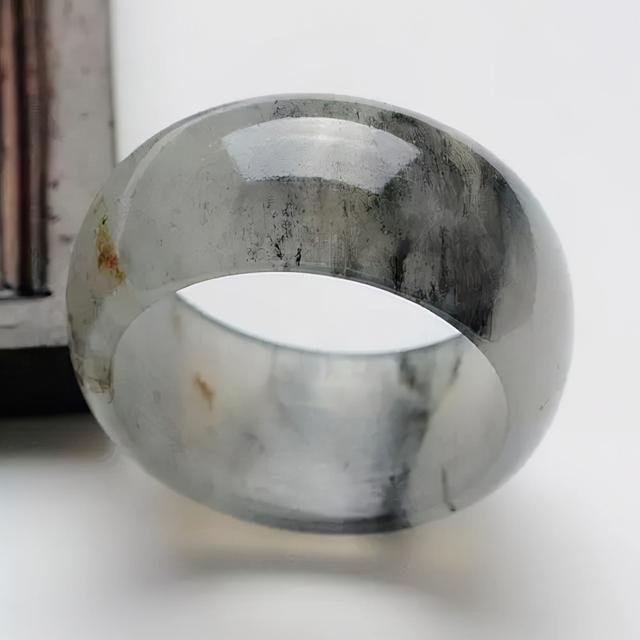 黑冰翡翠价格的简单介绍-第8张图片-翡翠网 黑冰翡翠价格的简单介绍-第8张图片-翡翠网