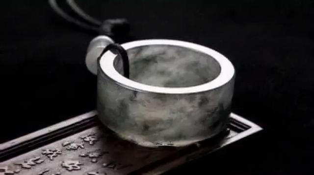 黑冰翡翠价格的简单介绍-第21张图片-翡翠网 黑冰翡翠价格的简单介绍-第21张图片-翡翠网