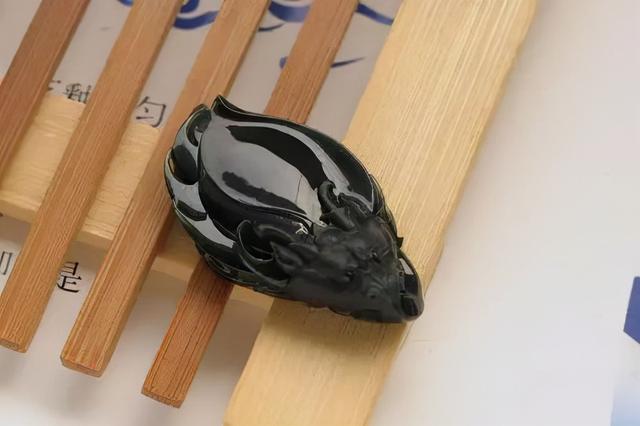 黑冰翡翠价格的简单介绍-第31张图片-翡翠网 黑冰翡翠价格的简单介绍-第31张图片-翡翠网