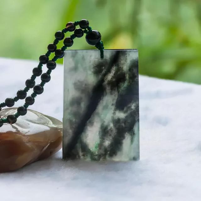 黑冰翡翠价格的简单介绍-第40张图片-翡翠网 黑冰翡翠价格的简单介绍-第40张图片-翡翠网