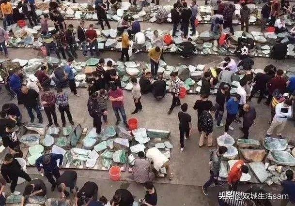 黄梨皮翡翠原石图片白盐沙赌石最好的皮壳-第2张图片-翡翠网 黄梨皮翡翠原石图片白盐沙赌石最好的皮壳-第2张图片-翡翠网