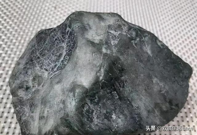 黄梨皮翡翠原石图片白盐沙赌石最好的皮壳-第6张图片-翡翠网 黄梨皮翡翠原石图片白盐沙赌石最好的皮壳-第6张图片-翡翠网