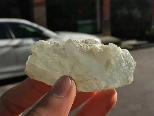 冰种翡翠吊坠一般价格,白色冰种翡翠值钱吗-第1张图片-翡翠网 冰种翡翠吊坠一般价格,白色冰种翡翠值钱吗-第1张图片-翡翠网