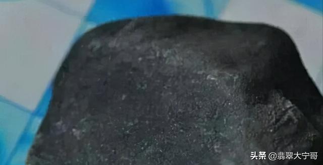 翡翠的原石在哪里,远大翡翠原石-第7张图片-翡翠网 翡翠的原石在哪里,远大翡翠原石-第7张图片-翡翠网