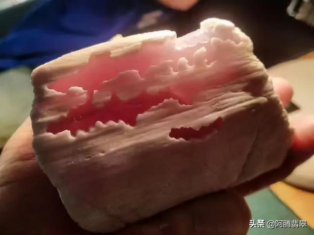 上亿翡翠原石图片,玻璃种帝王绿12亿-第1张图片-翡翠网 上亿翡翠原石图片,玻璃种帝王绿12亿-第1张图片-翡翠网