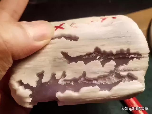 上亿翡翠原石图片,玻璃种帝王绿12亿-第2张图片-翡翠网 上亿翡翠原石图片,玻璃种帝王绿12亿-第2张图片-翡翠网