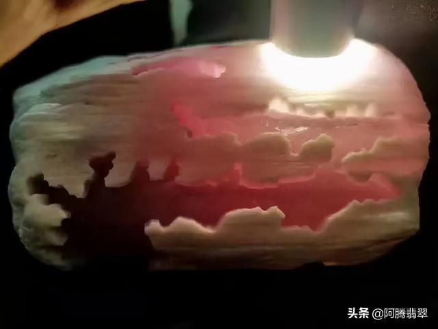 上亿翡翠原石图片,玻璃种帝王绿12亿-第4张图片-翡翠网 上亿翡翠原石图片,玻璃种帝王绿12亿-第4张图片-翡翠网