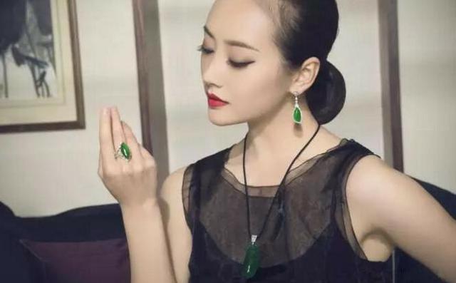 正宗翡翠原石价格,绿宝石翡翠原石手串-第5张图片-翡翠网 正宗翡翠原石价格,绿宝石翡翠原石手串-第5张图片-翡翠网