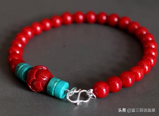 翡翠手镯内部有条码买的翡翠手镯用水洗了会变色吗-第5张图片-翡翠网 翡翠手镯内部有条码买的翡翠手镯用水洗了会变色吗-第5张图片-翡翠网