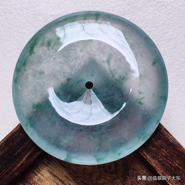 翡翠阳绿和冰种哪个好,冰飘阳绿翡翠原石厚度-第2张图片-翡翠网 翡翠阳绿和冰种哪个好,冰飘阳绿翡翠原石厚度-第2张图片-翡翠网