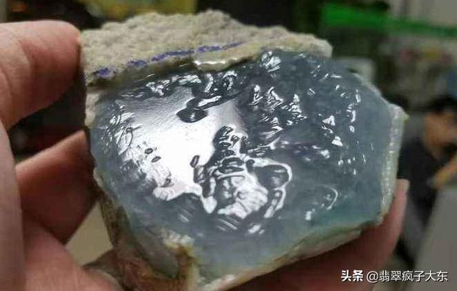 翡翠阳绿和冰种哪个好,冰飘阳绿翡翠原石厚度-第4张图片-翡翠网 翡翠阳绿和冰种哪个好,冰飘阳绿翡翠原石厚度-第4张图片-翡翠网