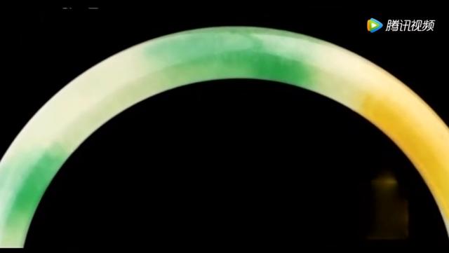 翡翠手镯值多少钱啊翡翠玉一只镯子的值多少钱-第4张图片-翡翠网 翡翠手镯值多少钱啊翡翠玉一只镯子的值多少钱-第4张图片-翡翠网