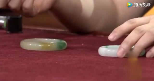 翡翠手镯值多少钱啊翡翠玉一只镯子的值多少钱-第6张图片-翡翠网 翡翠手镯值多少钱啊翡翠玉一只镯子的值多少钱-第6张图片-翡翠网