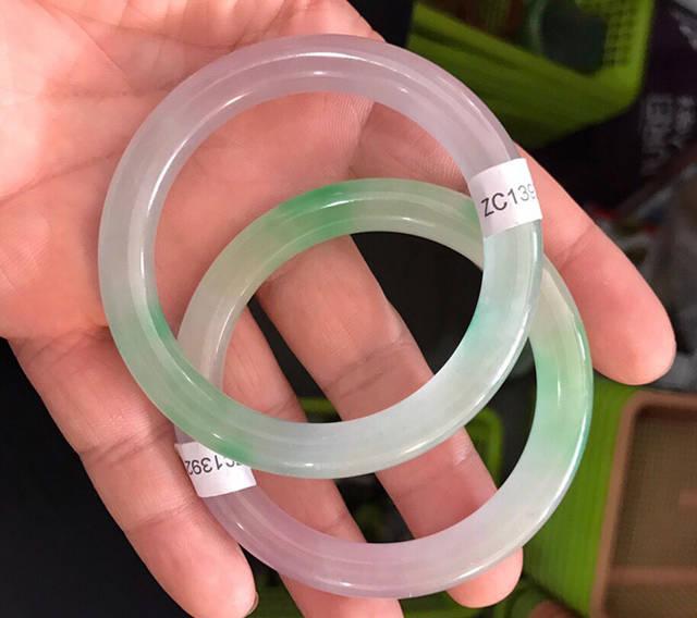 翡翠手镯值多少钱啊翡翠玉一只镯子的值多少钱-第8张图片-翡翠网 翡翠手镯值多少钱啊翡翠玉一只镯子的值多少钱-第8张图片-翡翠网