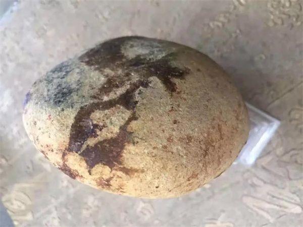 翡翠原石公斤料价格,进藏的翡翠冰料原石图片-第3张图片-翡翠网 翡翠原石公斤料价格,进藏的翡翠冰料原石图片-第3张图片-翡翠网