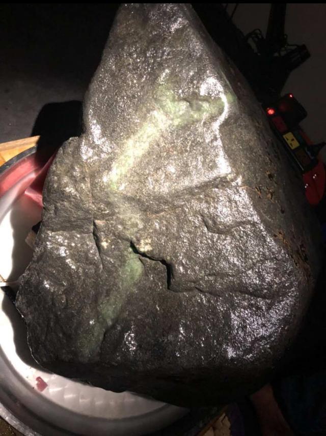 和田玉每克多少钱,红翡翠原石值八千万吗-第2张图片-翡翠网 和田玉每克多少钱,红翡翠原石值八千万吗-第2张图片-翡翠网