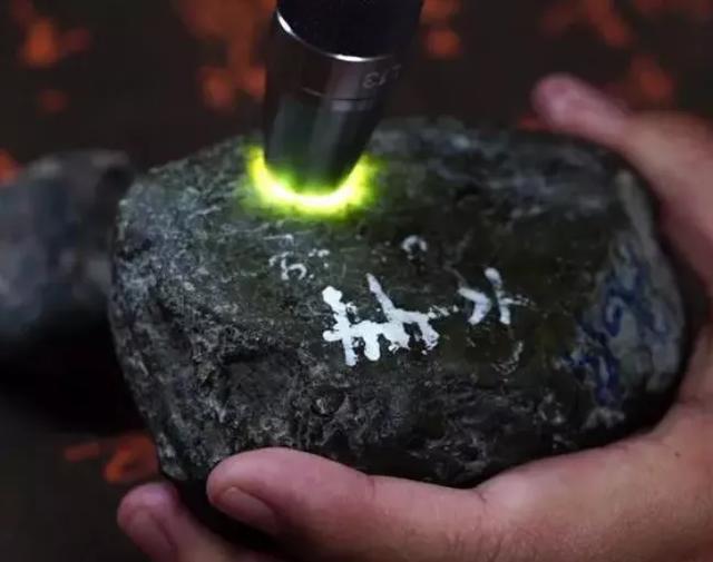 青蛙皮原石好不好青蛙皮会卡翡翠原石内裂多吗-第4张图片-翡翠网 青蛙皮原石好不好青蛙皮会卡翡翠原石内裂多吗-第4张图片-翡翠网