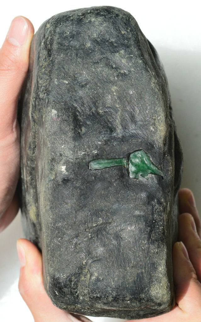 翡翠原石批发价格,瑞丽赌石毛料交易市场-第1张图片-翡翠网 翡翠原石批发价格,瑞丽赌石毛料交易市场-第1张图片-翡翠网