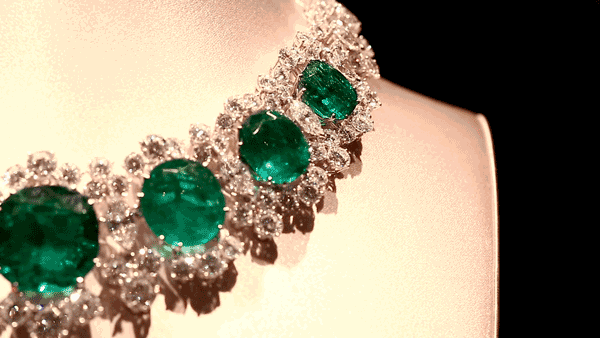 关于学翡翠知识多少钱的信息-第2张图片-翡翠网 关于学翡翠知识多少钱的信息-第2张图片-翡翠网