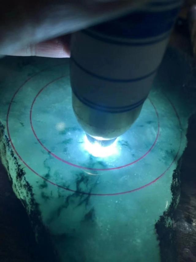 玻璃种的飘花翡翠价格,老坑玻璃种翡翠价格-第4张图片-翡翠网 玻璃种的飘花翡翠价格,老坑玻璃种翡翠价格-第4张图片-翡翠网