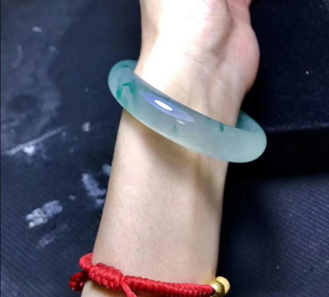 玻璃种的飘花翡翠价格,老坑玻璃种翡翠价格-第5张图片-翡翠网 玻璃种的飘花翡翠价格,老坑玻璃种翡翠价格-第5张图片-翡翠网