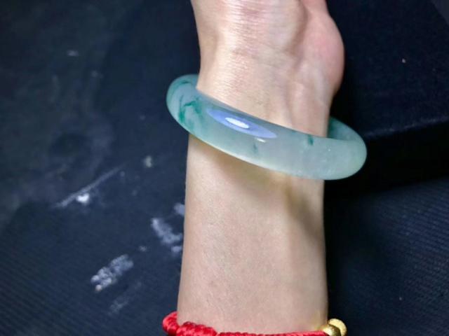 玻璃种的飘花翡翠价格,老坑玻璃种翡翠价格-第8张图片-翡翠网 玻璃种的飘花翡翠价格,老坑玻璃种翡翠价格-第8张图片-翡翠网