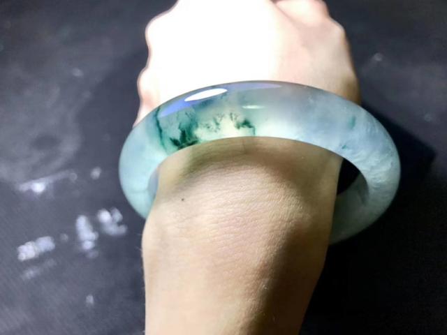 玻璃种的飘花翡翠价格,老坑玻璃种翡翠价格-第9张图片-翡翠网 玻璃种的飘花翡翠价格,老坑玻璃种翡翠价格-第9张图片-翡翠网