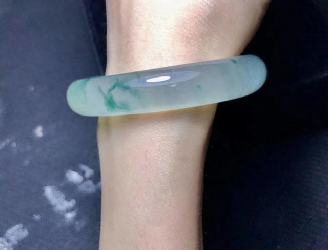 玻璃种的飘花翡翠价格,老坑玻璃种翡翠价格-第10张图片-翡翠网 玻璃种的飘花翡翠价格,老坑玻璃种翡翠价格-第10张图片-翡翠网