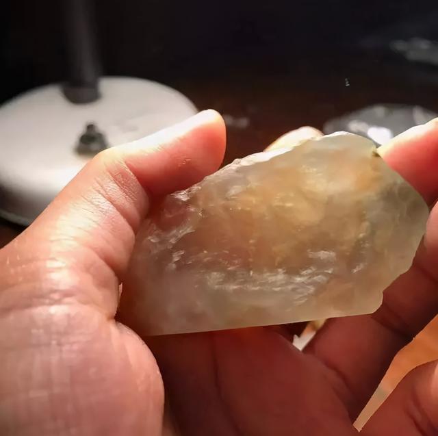 大马砍晴水冰种翡翠原石大马坎原石特点详解-第1张图片-翡翠网 大马砍晴水冰种翡翠原石大马坎原石特点详解-第1张图片-翡翠网