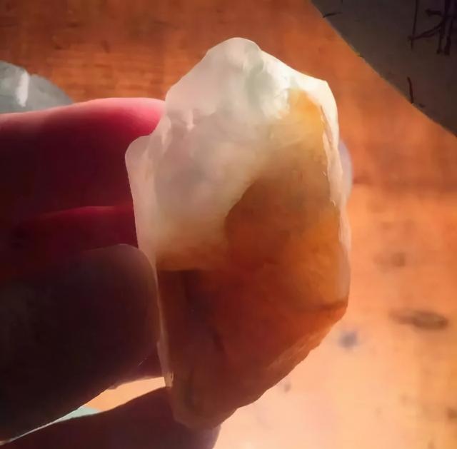 大马砍晴水冰种翡翠原石大马坎原石特点详解-第4张图片-翡翠网 大马砍晴水冰种翡翠原石大马坎原石特点详解-第4张图片-翡翠网