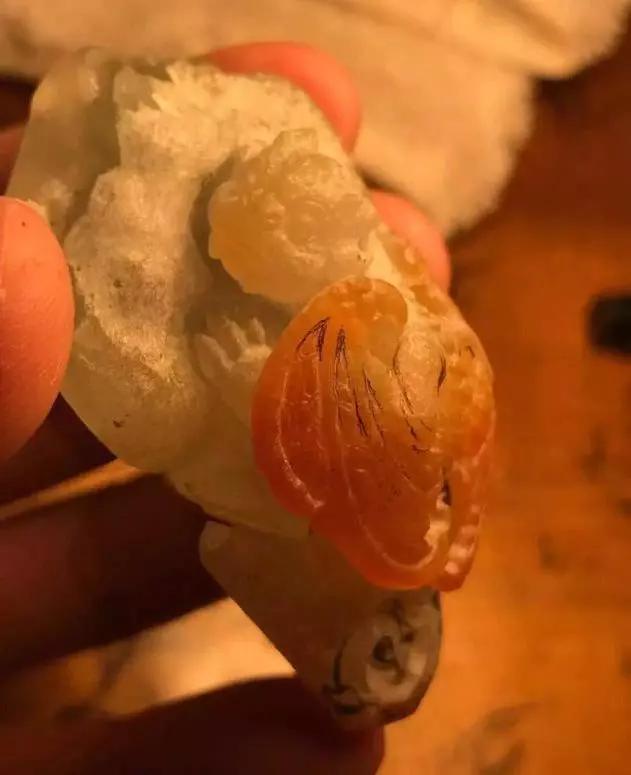 大马砍晴水冰种翡翠原石大马坎原石特点详解-第9张图片-翡翠网 大马砍晴水冰种翡翠原石大马坎原石特点详解-第9张图片-翡翠网