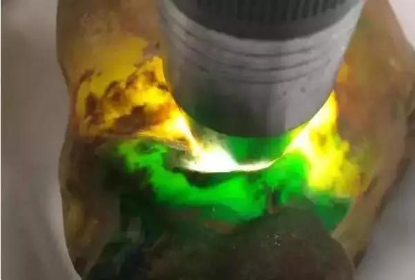 翡翠原石买卖市场,1亿翡翠原石视频-第1张图片-翡翠网 翡翠原石买卖市场,1亿翡翠原石视频-第1张图片-翡翠网