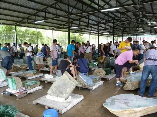 翡翠原石买卖市场,1亿翡翠原石视频-第2张图片-翡翠网 翡翠原石买卖市场,1亿翡翠原石视频-第2张图片-翡翠网