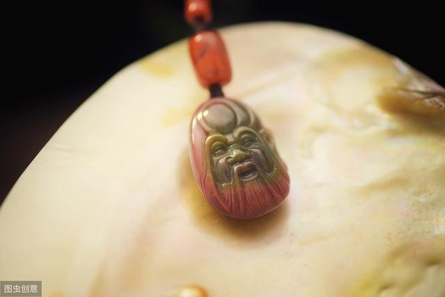 玛瑙翡翠和玉哪个值钱,女人带玛瑙好还是玉好-第4张图片-翡翠网 玛瑙翡翠和玉哪个值钱,女人带玛瑙好还是玉好-第4张图片-翡翠网