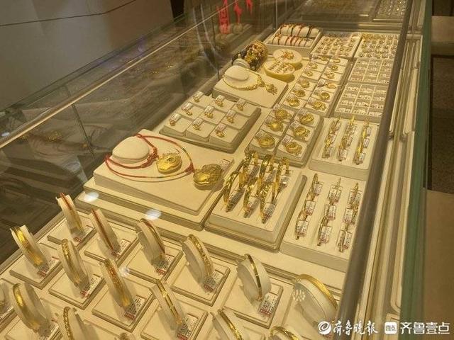 19分的钻戒一万多贵吗,30分钻石老凤祥项链-第2张图片-翡翠网 19分的钻戒一万多贵吗,30分钻石老凤祥项链-第2张图片-翡翠网