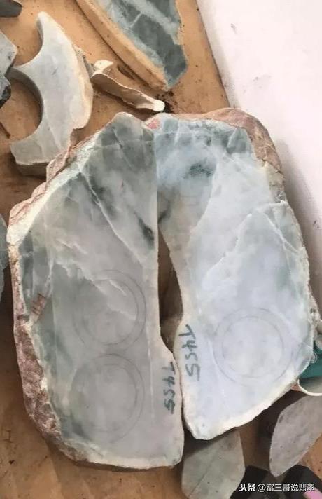 翡翠原石赌裂玉石翡翠原石-第6张图片-翡翠网 翡翠原石赌裂玉石翡翠原石-第6张图片-翡翠网