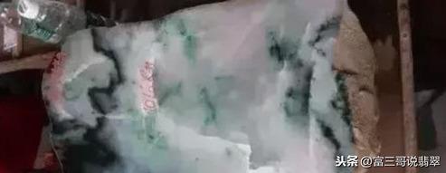 翡翠原石赌裂玉石翡翠原石-第8张图片-翡翠网 翡翠原石赌裂玉石翡翠原石-第8张图片-翡翠网